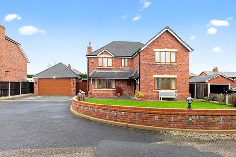4 bedroom detached house for sale, Firbank Avenue, Preston, PR4