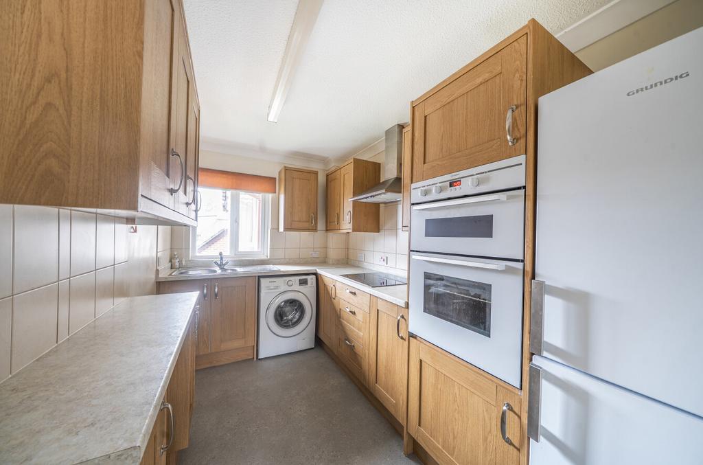 House in Eastleigh, West End - More