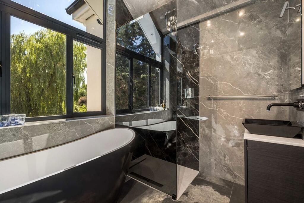 Bathrom.jpg