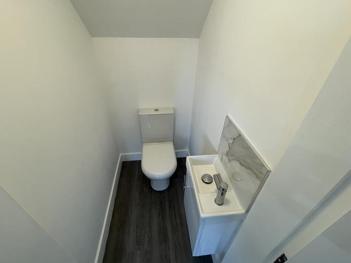 Cloakroom/wc