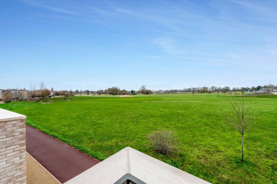Plot-31 Icon Photography Balcony
