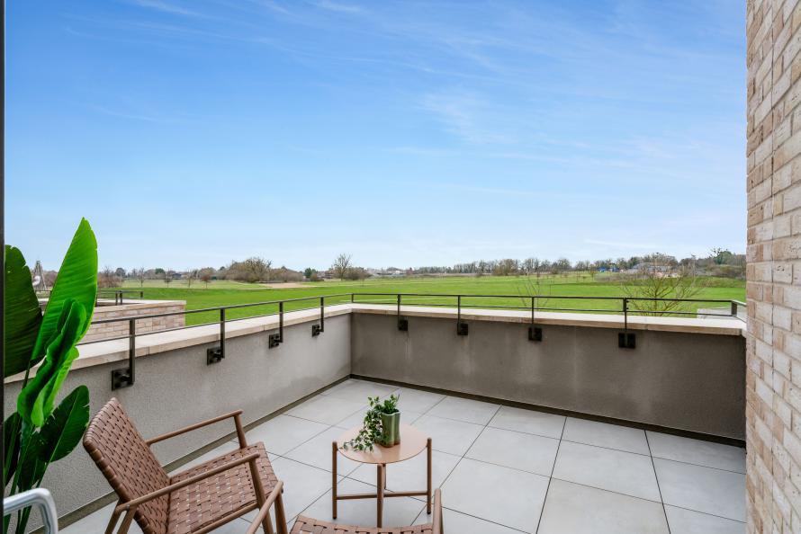 Plot-31 Icon Photography balcony
