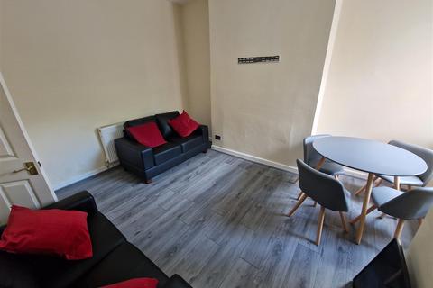 4 bedroom terraced house to rent, Barff Road, Salford