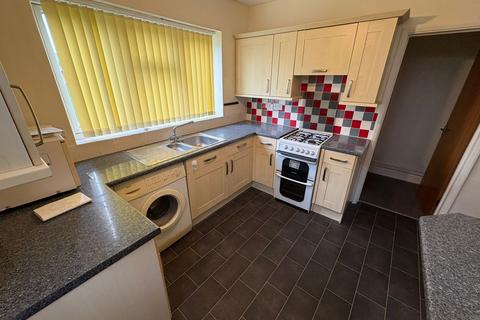 3 bedroom terraced house to rent, Linley Crescent, Romford RM7
