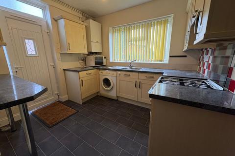 3 bedroom terraced house to rent, Linley Crescent, Romford RM7