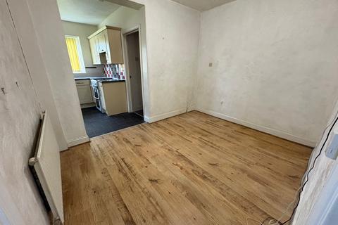 3 bedroom terraced house to rent, Linley Crescent, Romford RM7