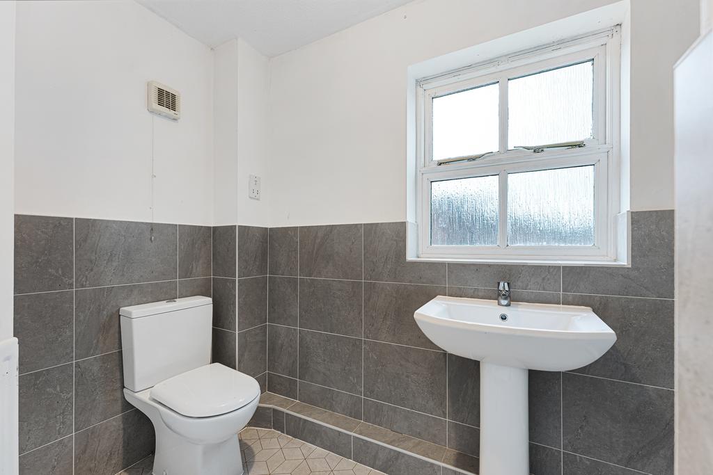 28 KINGSBURY CLOSE-24.jpg