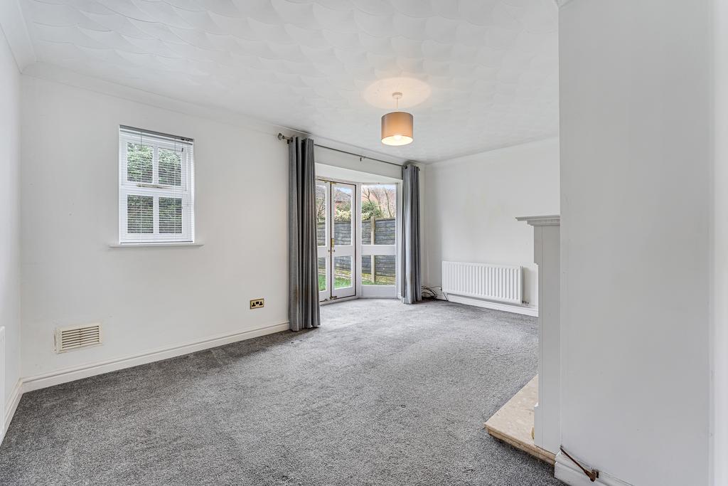 28 KINGSBURY CLOSE-16.jpg