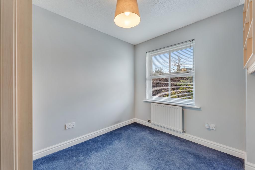 28 KINGSBURY CLOSE-31.jpg