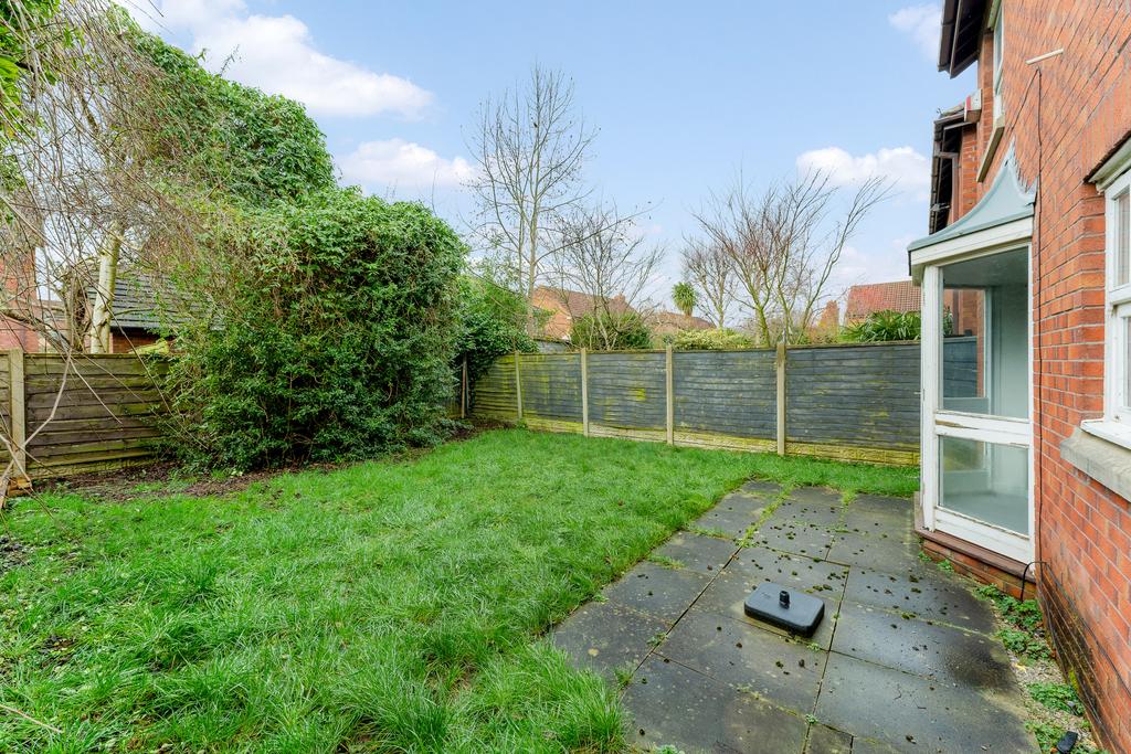 28 KINGSBURY CLOSE-33.jpg