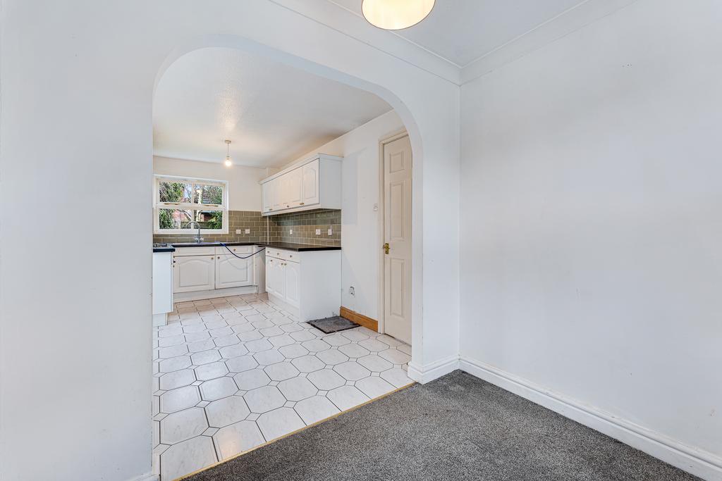 28 KINGSBURY CLOSE-10.jpg