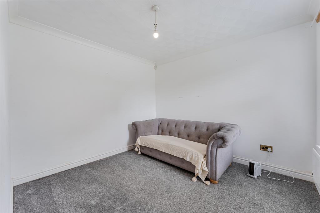 28 KINGSBURY CLOSE-6.jpg