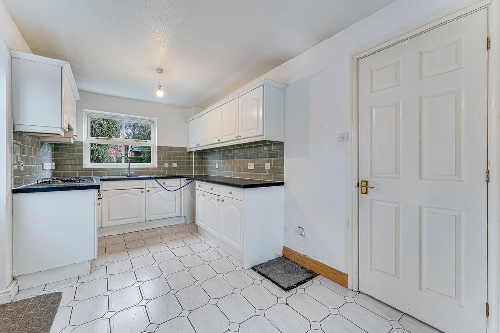 28 KINGSBURY CLOSE-14.jpg