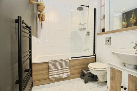 2 bedroom flat for sale, Gotts Road, Leeds, West Yorkshire, LS12