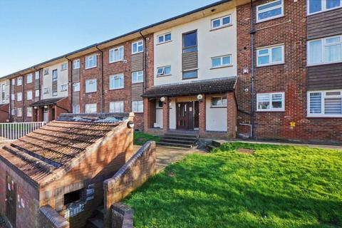 2 bedroom flat for sale, Sunderland Close, Rochester