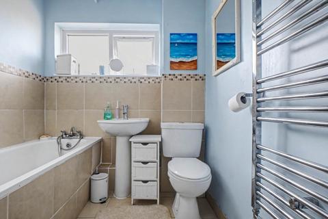 2 bedroom flat for sale, Sunderland Close, Rochester