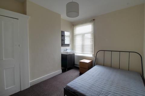 1 bedroom bedsit to rent, Davidson Road, Croydon CR0
