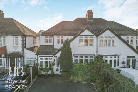 Pettits Lane North, Romford, RM1