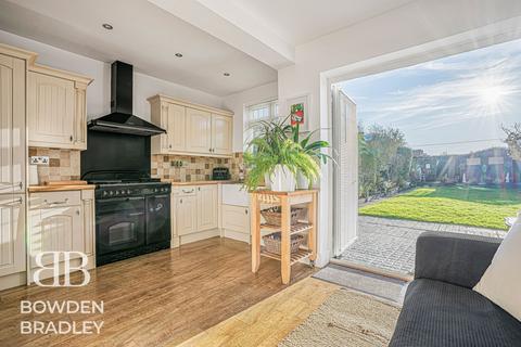 4 bedroom semi-detached house for sale, Pettits Lane North, Romford, RM1