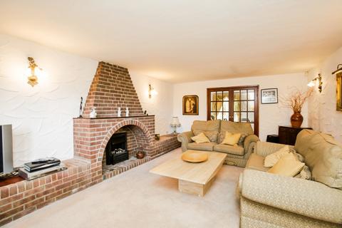 4 bedroom semi-detached house for sale, Walt Royd, Wheatley, Halifax, West Yorkshire, HX2