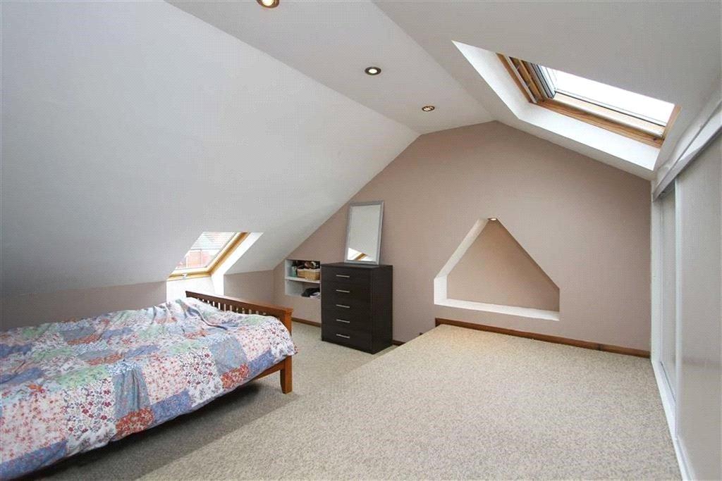 Main Bedroom (2)