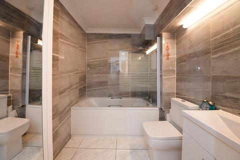 1 bedroom flat for sale, Lychgate Court, 34 Friern Park, London, Uk, N12