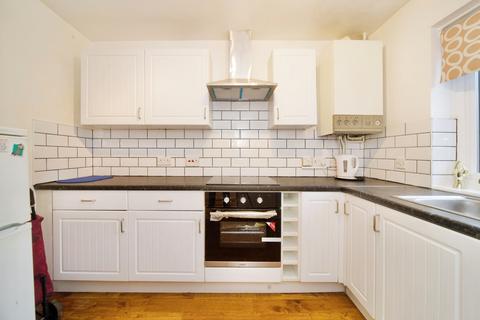Avenue Road, London, N12