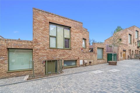 2 bedroom maisonette for sale, Edgewood Mews, London, N3