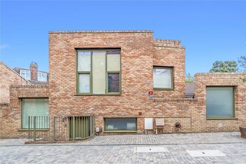 2 bedroom maisonette for sale, Edgewood Mews, London, N3