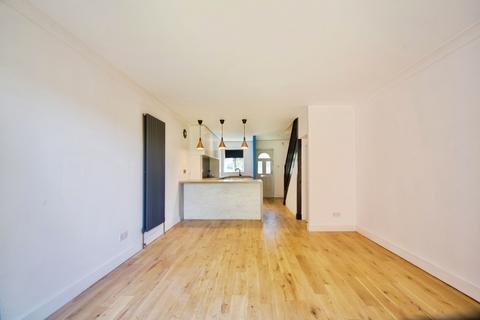 2 bedroom terraced house for sale, Hopkins Close, London, N10