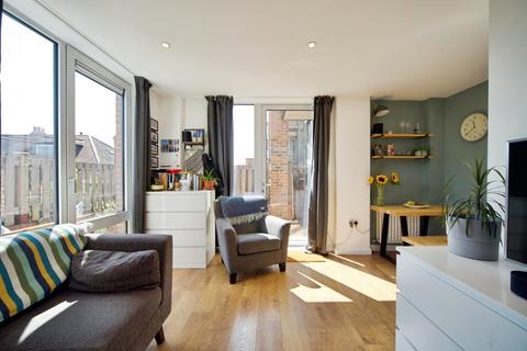 1 bedroom flat for sale, High Road, London, N12