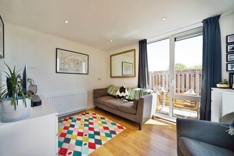 1 bedroom flat for sale, High Road, London, N12