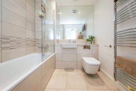 1 bedroom flat for sale, High Road, London, N12