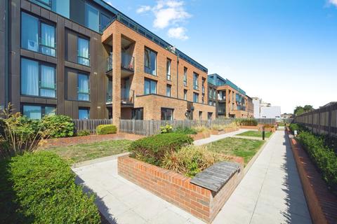 1 bedroom flat for sale, High Road, London, N12