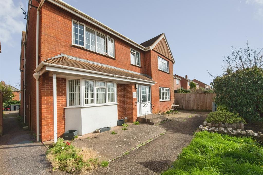 2 bedroom ground floor flat for sale