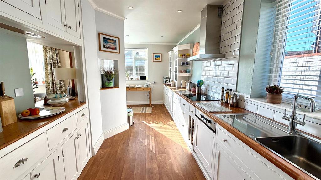 Twin aspect kitchen/breakfast room