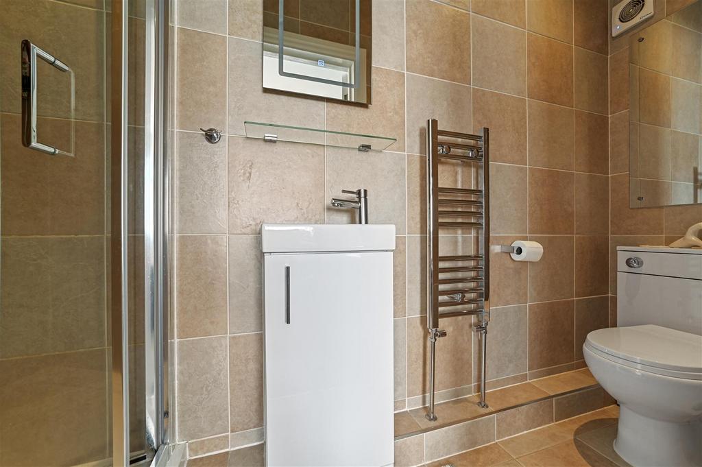 En suite to bedroom one
