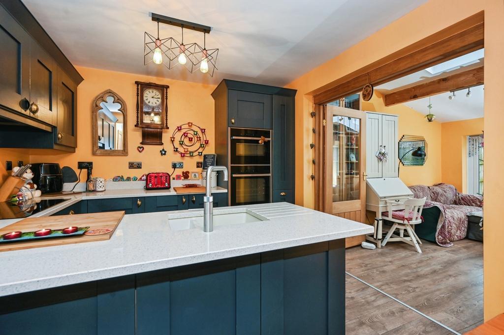 Kitchen/Family Rm