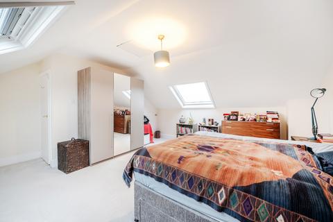 2 bedroom flat to rent, Gascony Avenue London NW6