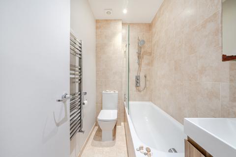 2 bedroom flat to rent, Gascony Avenue London NW6