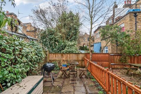 2 bedroom flat to rent, Gascony Avenue London NW6