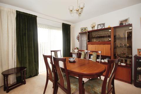 3 bedroom semi-detached house for sale, The Greenways, Leamington Spa