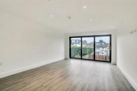 5 bedroom terraced house to rent, Silverdale Road, Bushey WD23