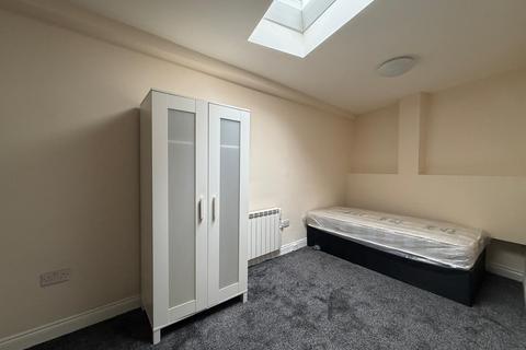 Studio to rent, West Green Road, London N15