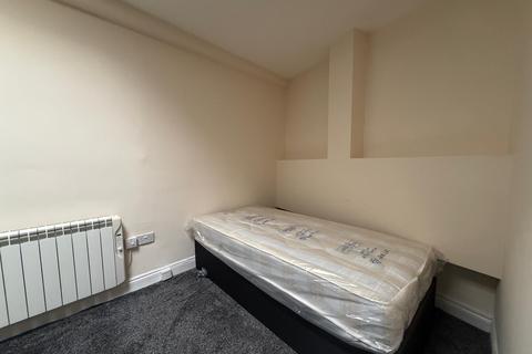 Studio to rent, West Green Road, London N15