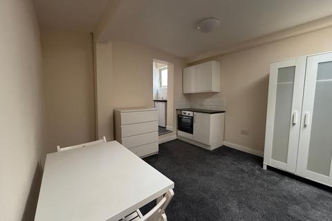 Studio to rent, West Green Road, London N15