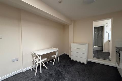 Studio to rent, West Green Road, London N15