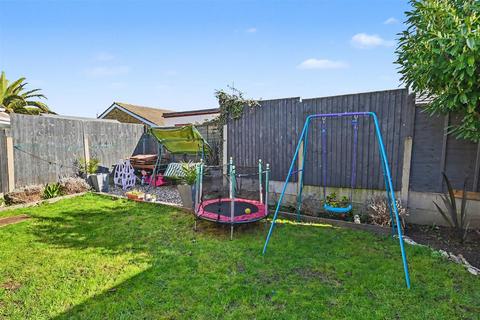 1 bedroom detached bungalow for sale, Aalten Avenue, Canvey Island SS8