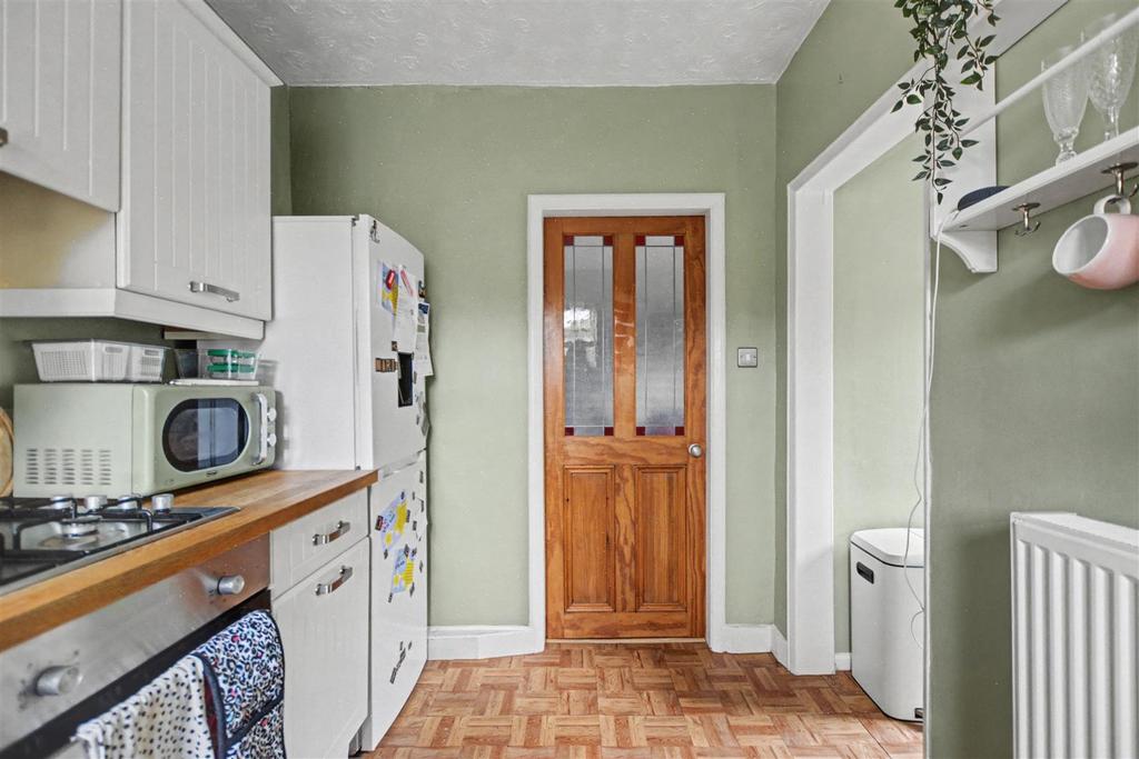 Kitchen 2.jpeg