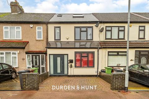 4 bedroom terraced house for sale, Westminster Gardens, Barking, IG11